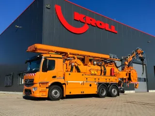 KROLL WRS 1 in Orange auf Mercedes-Fahrgestell vor dem KROLL-Werk in Hünxe